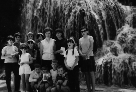 Grupo de escolares de excursiÃ³n. Badules.