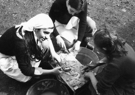 Vecinos de Badules en la matanza.