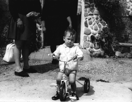 NiÃ±o con triciclo. Badules.