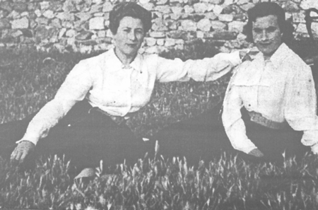 Nicolasa y Encarna. Villarreal de Huerva.