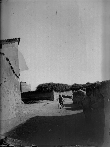 Vista del exterior de una casa en Tornos.