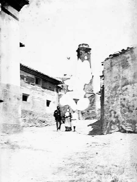 Las calles de Tornos tras la caÃ­da del chapitel.