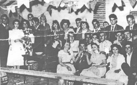 Grupo en el baile en "El SalÃ³n de Juana". Villarreal de Huerva.