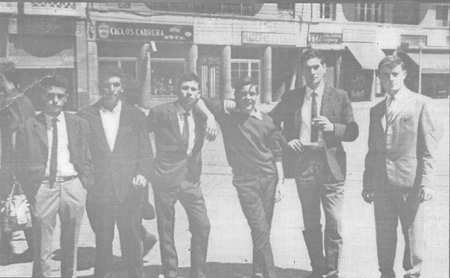 Amigos en la Plaza del Portillo. Villarreal de Huerva.