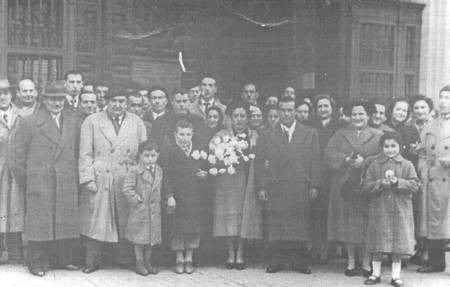 Grupo de invitados a la Boda de Vicente y Ãngeles. Villarreal de Huerva.