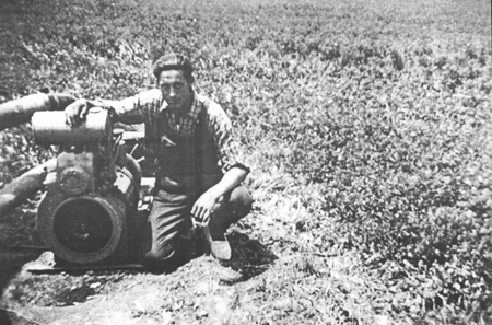 Con el motor durante la construcciÃ³n del pozo.  Villarreal de Huerva.