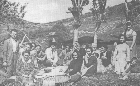 Grupo de vecinos de Villarreal de Huerva en la Ermita.