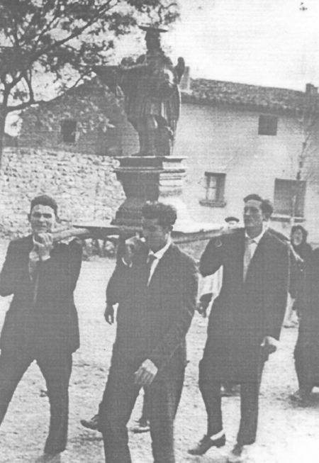 Llegando a la Iglesia. Villarreal de Huerva.