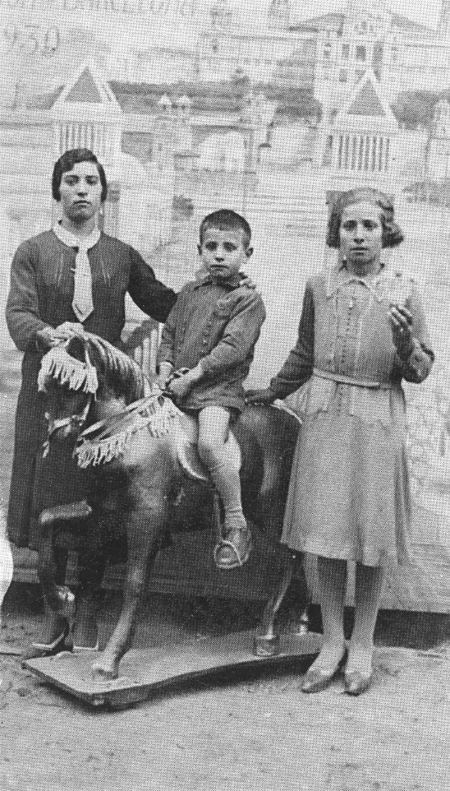 Faustina, Feliciano y Aurora Quilez Salvador. Langa del Castillo.
