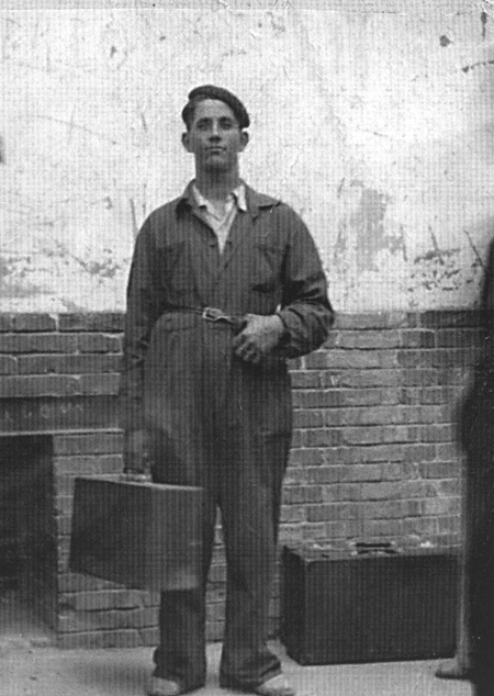 Tuto Serrano con las maletas preparadas. Langa del Castillo.