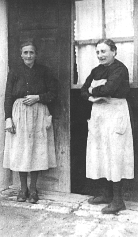 Martina Lon y Virginia Valero. Langa del Castillo.