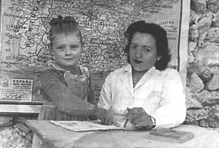 Marisa Valero y DoÃ±a Maruja. Langa del Castillo.