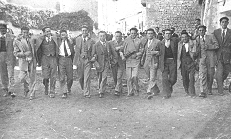 Grupo de amigos. Langa del Castillo.