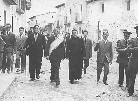 El alcalde, el prior y mosen Emilio Escobedo. Langa del Castillo.
