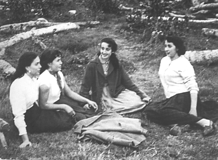 Cuatro amigas. Langa del Castillo.