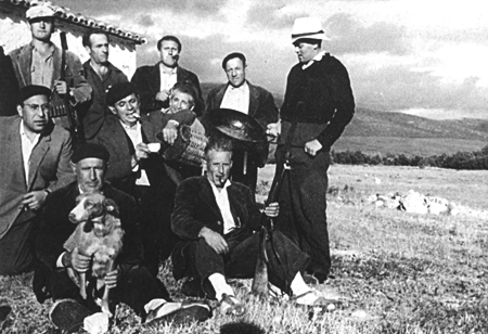 Preparando la paella. Langa del Castillo.