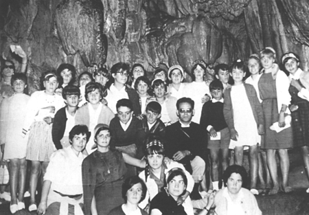 Vecinos de Langa del Castillo en el Monasterio de Piedra.