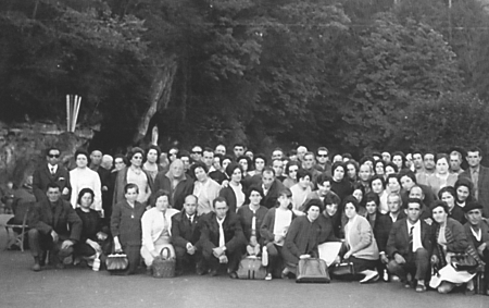 Grupo de vecinos de Langa del Castillo de viaje en Lourdes.