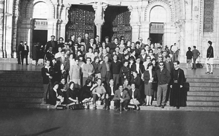 Grupo de vecinos de Langa del Castillo de viaje en Lourdes.
