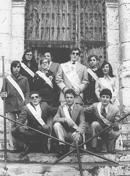 El Prior junto con los Mayordomos. Langa del Castillo.