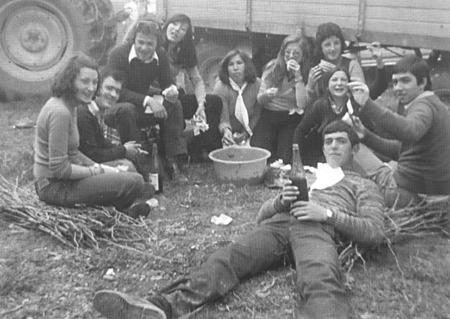 Merienda en la ermita. Langa del Castillo.