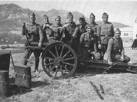 FÃ©lix Valero Horna y otros en campaÃ±a. Langa del Castillo.