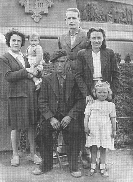 VÃ­ctor CalderÃ³n y familia. Langa del Castillo.