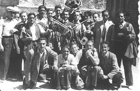 Cuadrilla de amigos. Langa del Castillo.