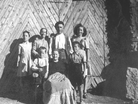 Familia Arturo Saz. Langa del Castillo.