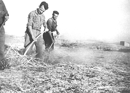 Alejandro JuliÃ¡n y RamÃ³n SebastiÃ¡n dando la vuelta a la parva. Langa del Castillo.