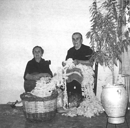 Esmotando lana. Langa del Castillo.