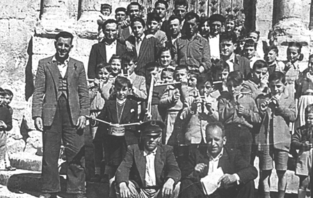 Banda de Langa del Castillo con sus gaitas de caÃ±a.