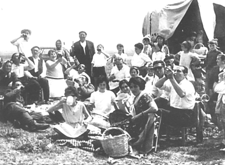 Comida en la ermita. Langa del Castillo.
