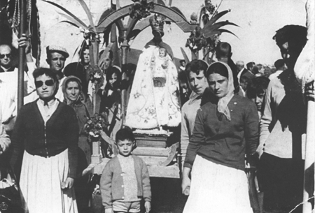 ProcesiÃ³n con la Virgen. Langa del Castillo.