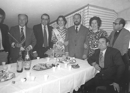 La Reina de las fiestas invita a la CorporaciÃ³n Municipal. Langa del Castillo.