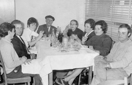 Comida familiar en Cuencabuena.