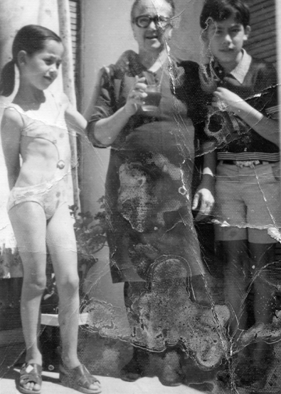 Vecinos de Cuencabuena en un rincÃ³n de la localidad.