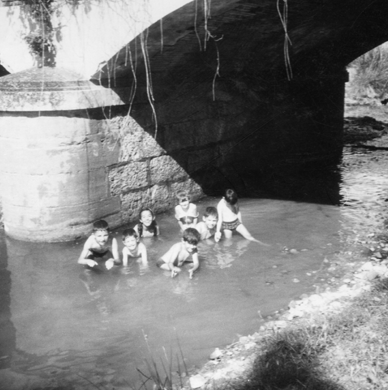 Grupo de niÃ±os de Cuencabuena en la Virgen del Rosario.