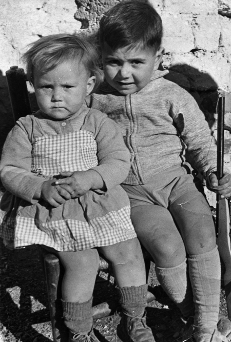 Retrato de dos niÃ±os. Calamocha.