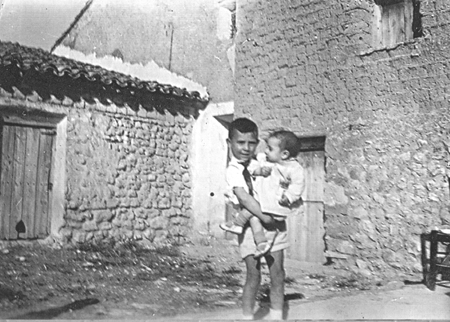 Luis Fernando Valero con su hermano Javier. Langa del Castillo.