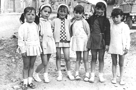 Grupo de niÃ±as de Langa del Castillo.