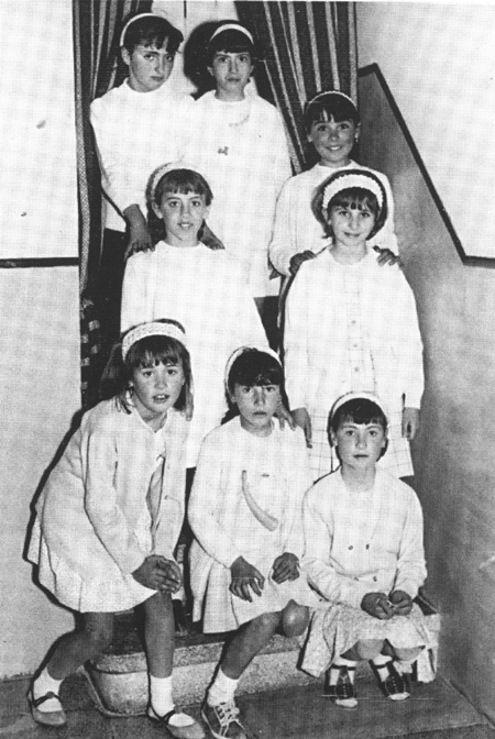 Grupo de amigas. Langa del Castillo.