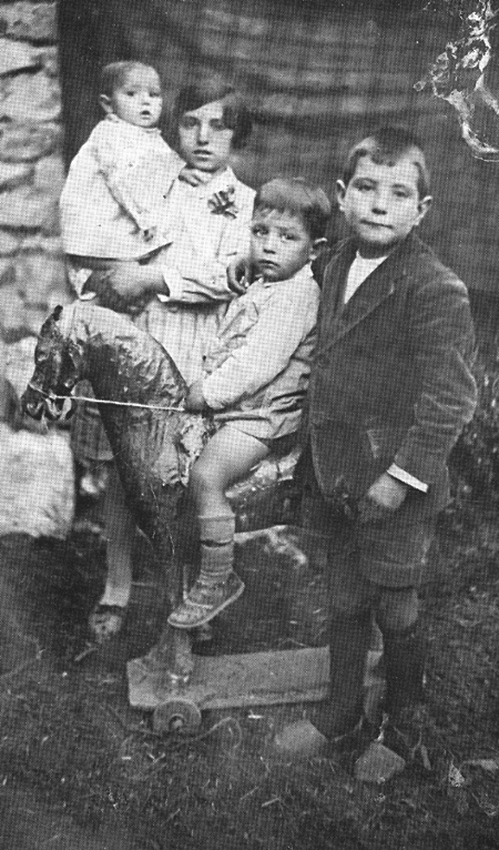 Nieves, Ãngel y Feliciano Aranda. Langa del Castillo.