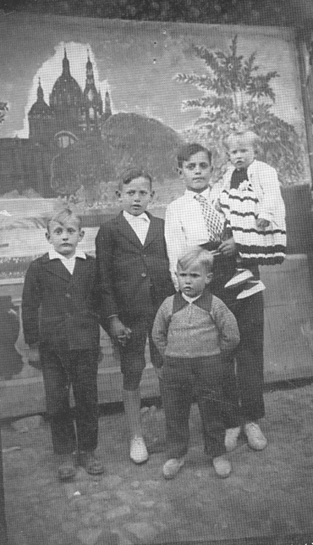 Miguel, JesÃºs, Pepito, MarÃ­a y Mariano Julve. Langa del Castillo.