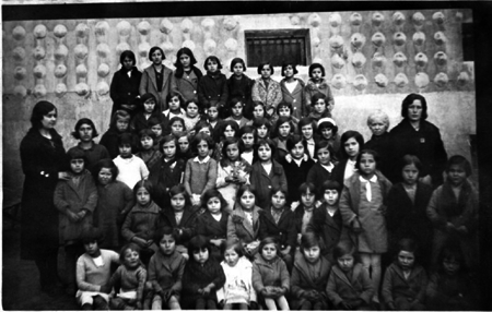 Grupo escolar de niÃ±as. Maluenda.