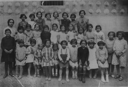 Grupo escolar de niÃ±as. Maluenda.