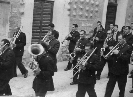 Banda de mÃºsica de Maluenda por las calles de la localidad.