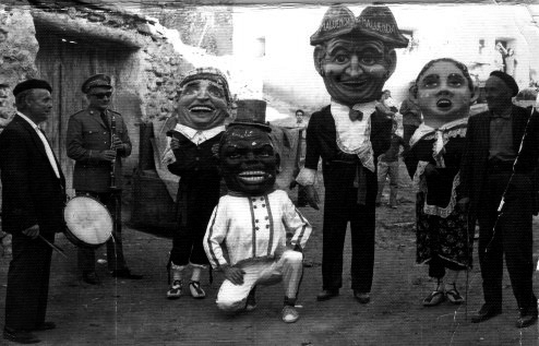 Cabezudos en las fiestas de Maluenda.