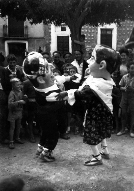 Cabezudos en las fiestas de Maluenda.