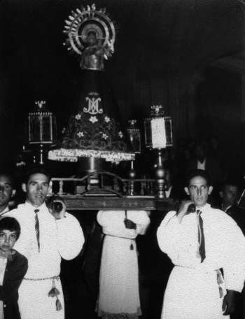ProcesiÃ³n con la Virgen del Pilar. Maluenda.
